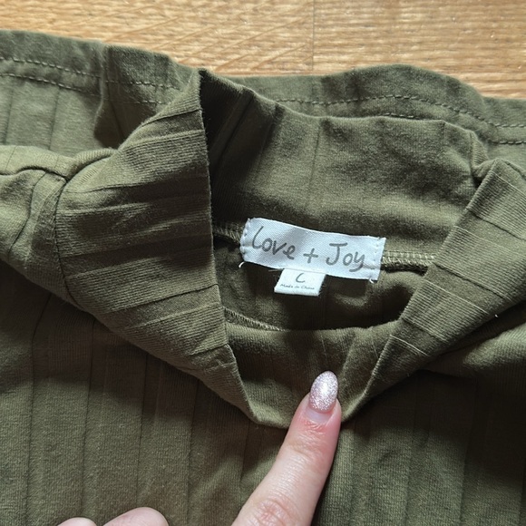 New love + joy Olive Green Sleeveless Turtleneck Top - Picture 2 of 2